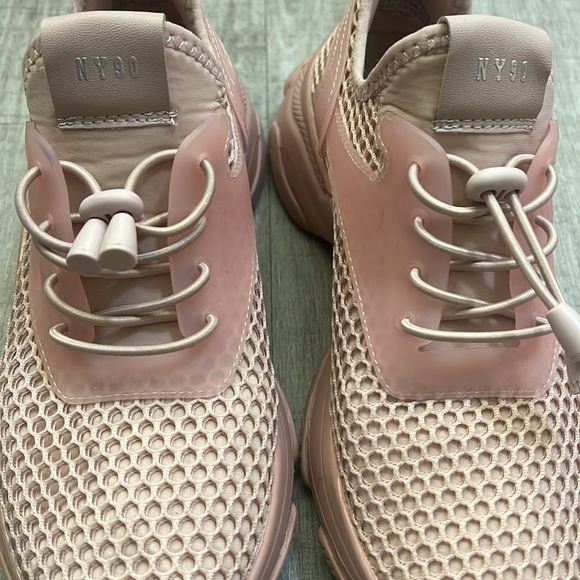 Steve Madden Milo blush pink sneakers - Picture 8 of 12